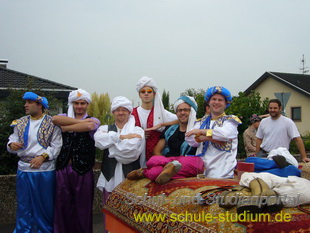 Purzelmarkt in Billigheim-Ingenheim. Groer Umzug am Sonntag (Südwestpfalz)