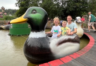 Entenkarusell im Freizeitpark Lochmhle