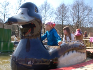 Entenkarussell im Freizeitpark Lochmhle