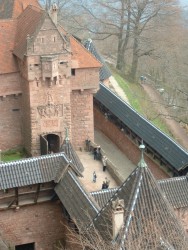 Hochkönigsburg: Blick von einem oberen Geschoss auf das Burginnere