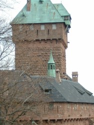 Hochkönigsburg: Blick von einem oberen Geschoss auf die Burg