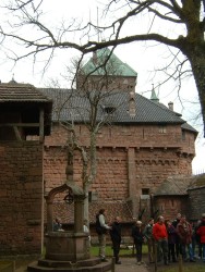 Hochkönigsburg: Garten im Inneren der Burg