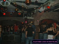 Bilder von der School Out Party im QueensClub in Landau